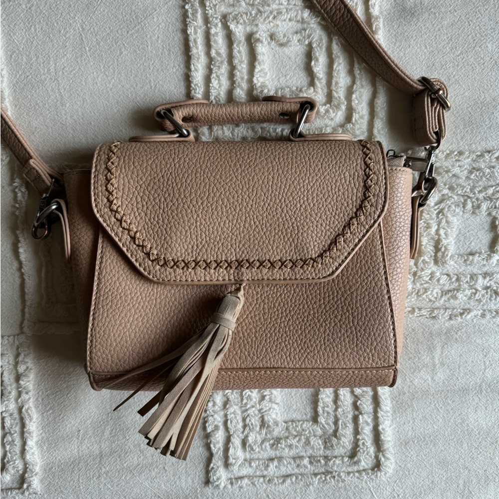 5/$50 🌷🌼🌿 SHOP HOPE’S Mini Tassel Crossbody Bag